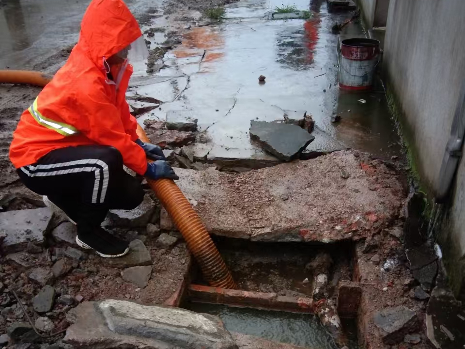 如皋专业清理污水池 炜誉市政以规范流程守护城市 “肠道”