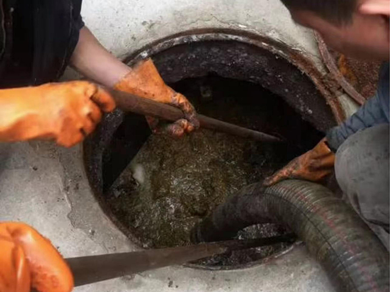 如皋清理化粪池时如何避免沼气的危害?